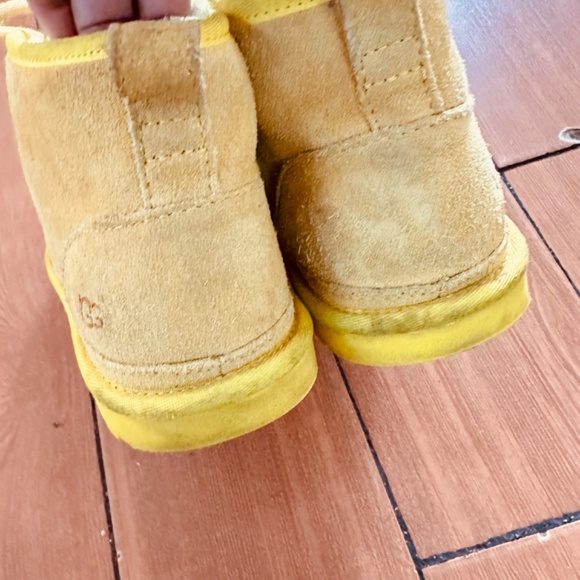 UGG Neumel Yellow Suede Lace Up Logo Ankle Chukka Boot Women's 8 - Picture 12 of 12